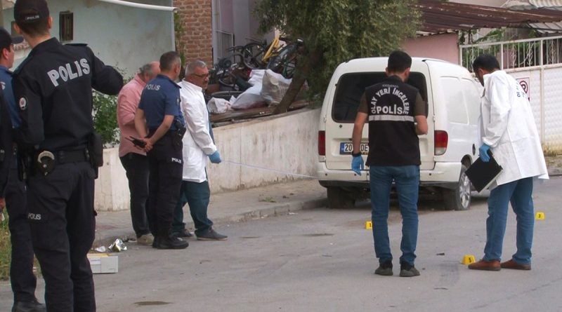 Husumetlisini sokak ortasında pompalı tüfekle vurdu