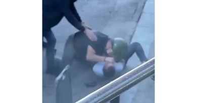 İETT şoförü ile motokuryenin yol verme kavgası kamerada