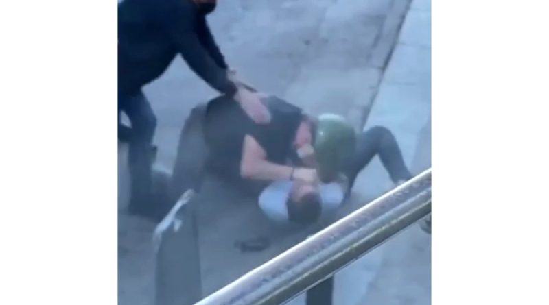 İETT şoförü ile motokuryenin yol verme kavgası kamerada