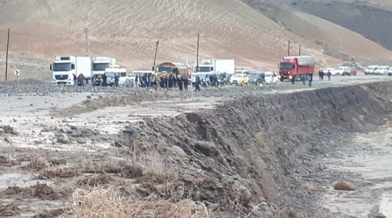 Iğdır’da yağmur sonrası heyelan: Iğdır-Erzurum yolu kapandı