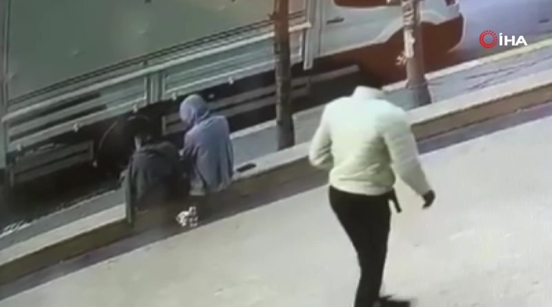 İki arkadaşın koyu sohbeti pahalıya patladı