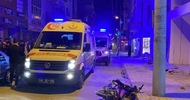 İki motosiklet kafa kafaya çarpıştı: 4 yaralı