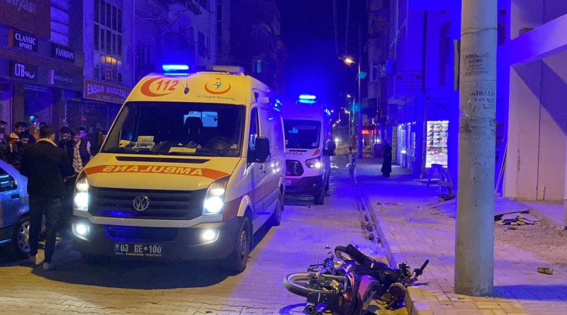 İki motosiklet kafa kafaya çarpıştı: 4 yaralı