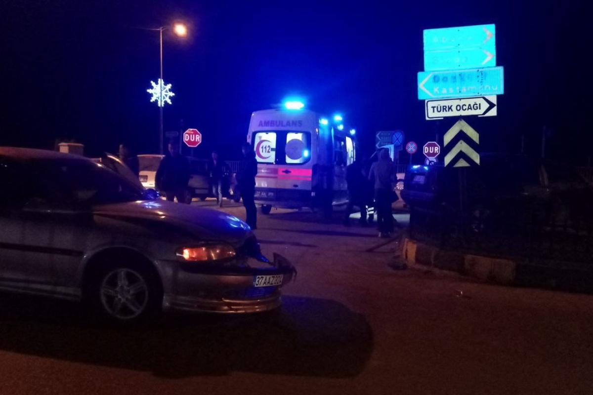 İki otomobil çarpıştı, sürücüler burnu bile kanamadan kurtuldu