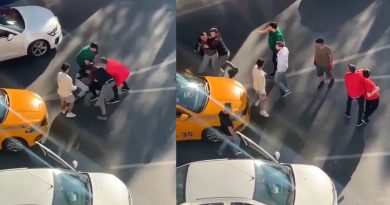 İki taksicinin tekmeli yumruklu müşteri kavgası kamerada