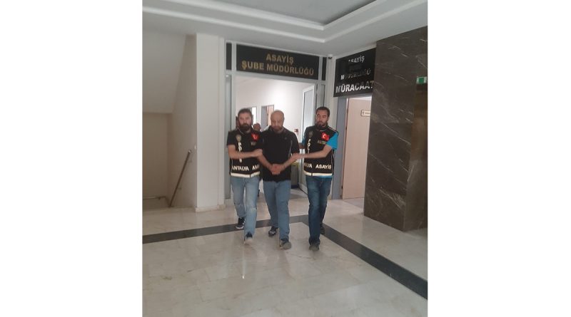 İnternetten sahte kiralık ev ilanı ile yabancıları dolandıran 2 kişi yakalandı