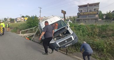 İşçi servisi devrildi: 6 yaralı