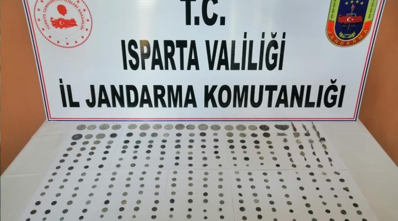 Isparta’da 3 farklı döneme ait 323 adet tarihi eser ele geçirildi