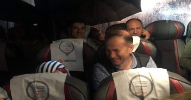 İstanbul-Bursa seferi yapan otobüste şemsiyeli yolculuk