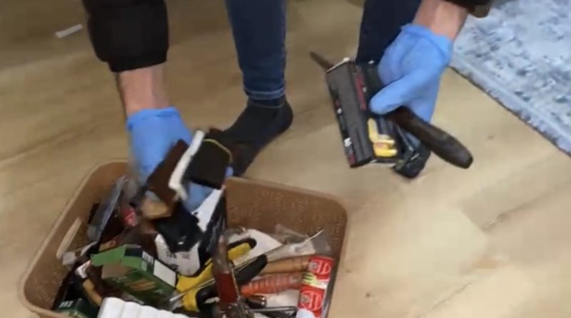 İstanbul’da cephaneliğe çevrilen eve operasyon kamerada