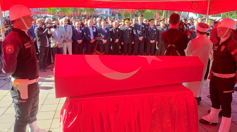 İstanbul'da kazada şehit olan polise gözyaşı