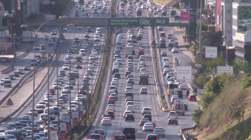 İstanbul'da pazar günü trafik yoğunluğu yüzde 49'lara ulaştı