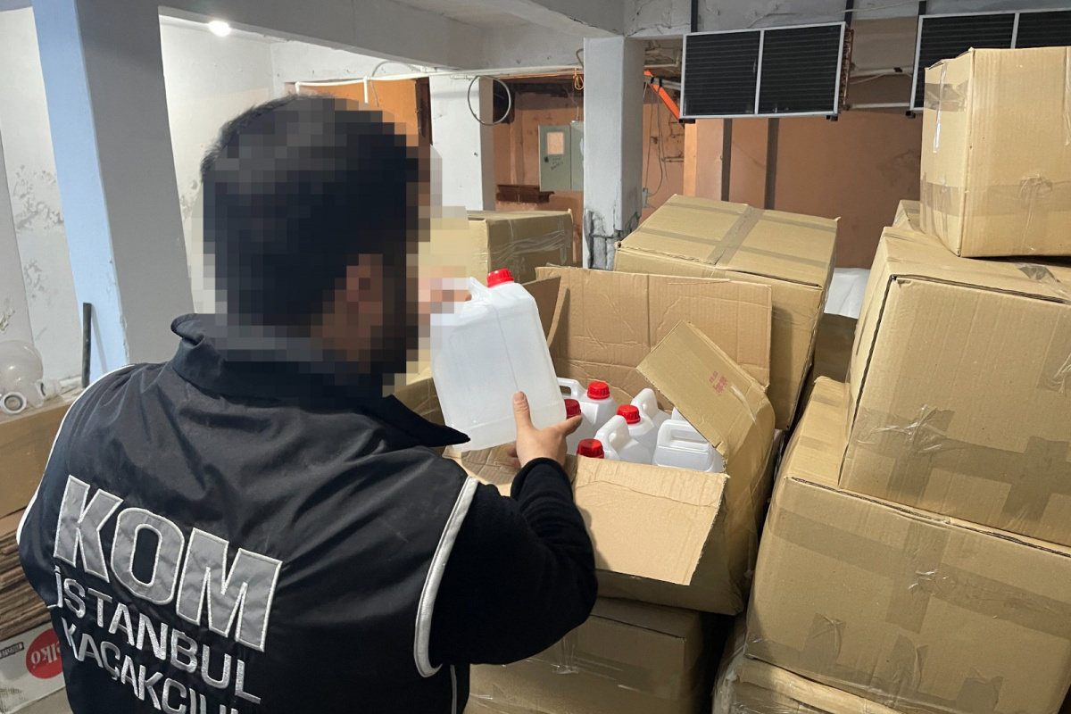 İstanbul'da sahte alkol üreticilerine baskın: 24 ton 875 litre etil alkol ele geçirildi