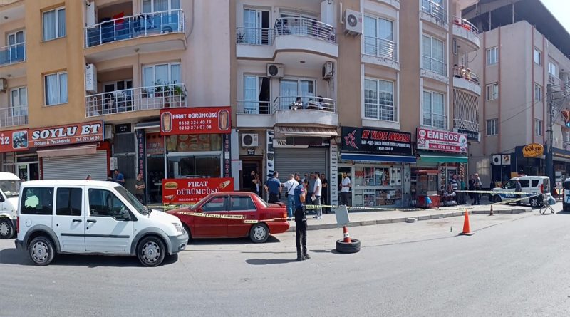 İzmir'de iki grup arasında silahlı kavga: 3 yaralı