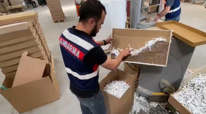 İzmir'de kaçak sigara fabrikasına baskın