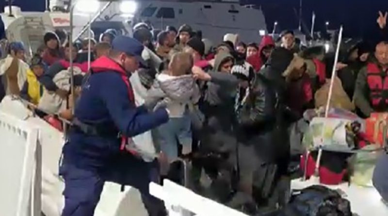 İzmir'deki film gibi göçmen operasyonu Sahil Güvenlik kamerasında