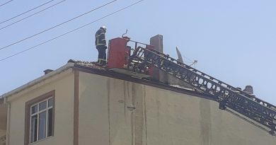 İzolasyon malzemeleri bulunan çatıda yangın çıktı