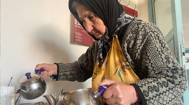 Jandarma ekiplerini üzüm yemek için davet eden nine hayatını kaybetti