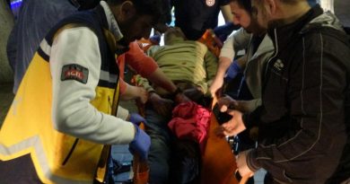 Kafeyi basıp işletme sahibine, karısı ve kızının gözü önünde dehşeti yaşattılar