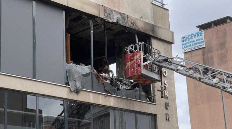 Kağıthane'de korkutan iş yeri yangını