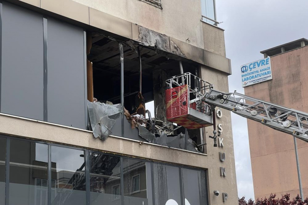 Kağıthane'de korkutan iş yeri yangını