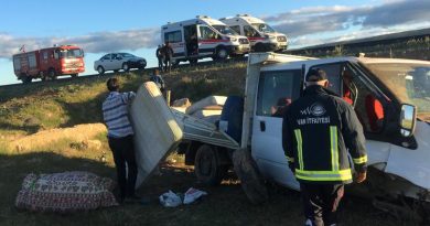 Kamyonet şarampole uçtu: 3 yaralı