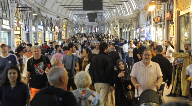 Kapalıçarşı’ya turist akını