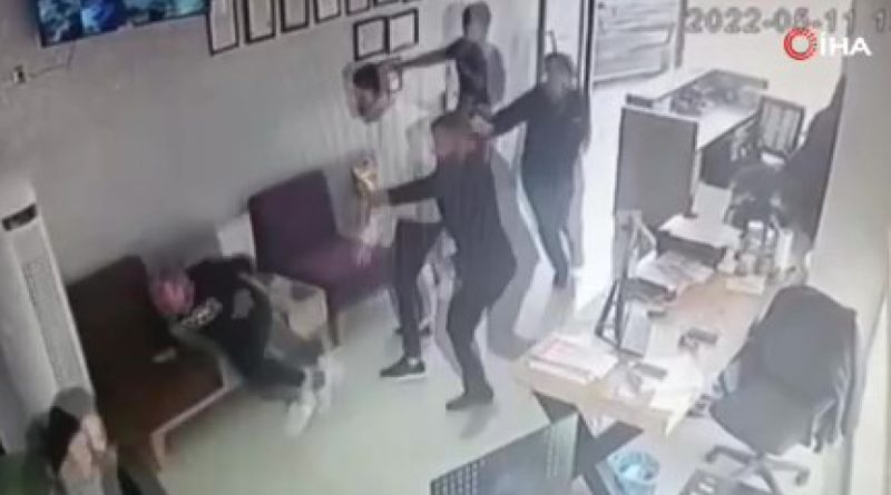 Kargocu ile anlaşamadı, arkadaşlarıyla ortalığı birbirine kattı