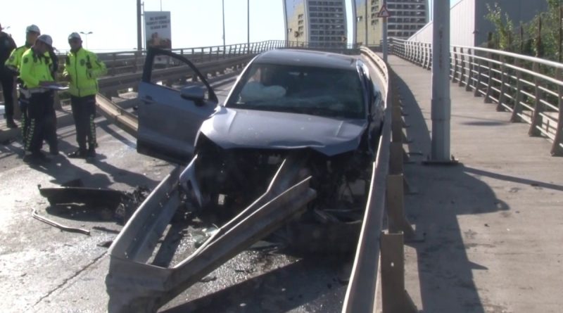 Kartal’da otomobil bariyerlere saplandı, sürücü ağır yaralandı