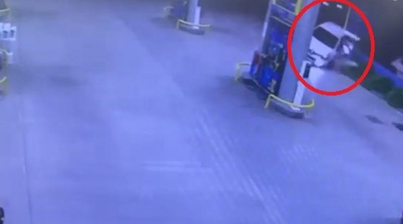 Kaza yapmamak için benzinliğe daldı; facia teğet geçti