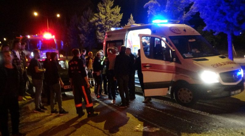 Kazada arkadaşı yaralanan sürücü ortalığı birbirine kattı