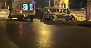 Kentin göbeğindeki parkta kavga çıktı, 1 kişi bıçaklandı