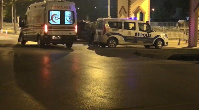 Kentin göbeğindeki parkta kavga çıktı, 1 kişi bıçaklandı