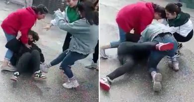 Kızların küfürlü tartışması saç baş kavgaya dönüştü