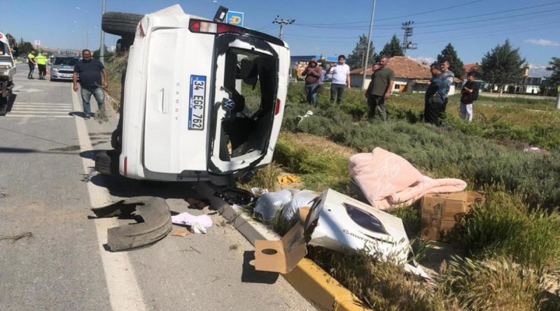 Konya’da hafif ticari araç takla attı: 1 yaralı