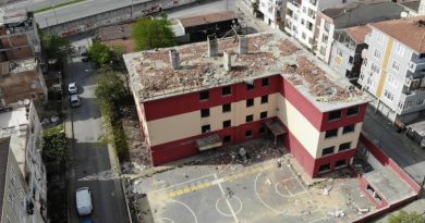 Küçükçekmece'de boşaltılan okul bağımlıların mekanı oldu