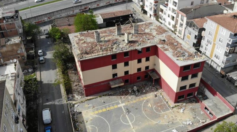 Küçükçekmece'de boşaltılan okul bağımlıların mekanı oldu