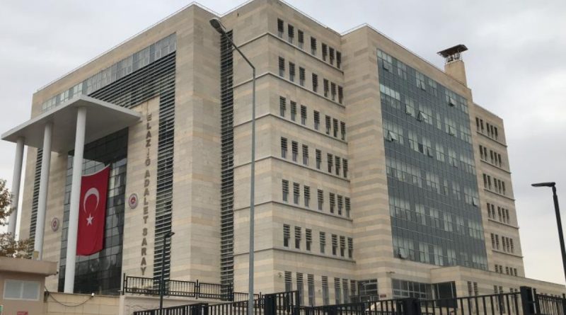 Kuyumculara sahte altın satan şüpheliler yakalandı, bir kadın tutuklandı