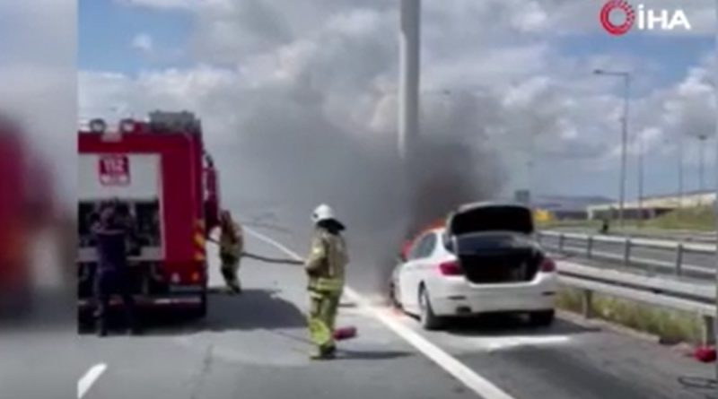Kuzey Marmara Otoyolu'nda lüks otomobil alev alev yandı