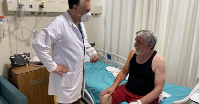 Lavabo açıcı bomba gibi patladı, soluğu hastanede aldı