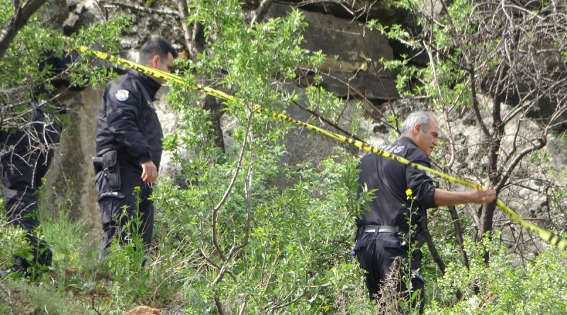 Liseli eski sevgililerin mezarlıktaki buluşması kanlı bitti: 1'i ağır 2 yaralı