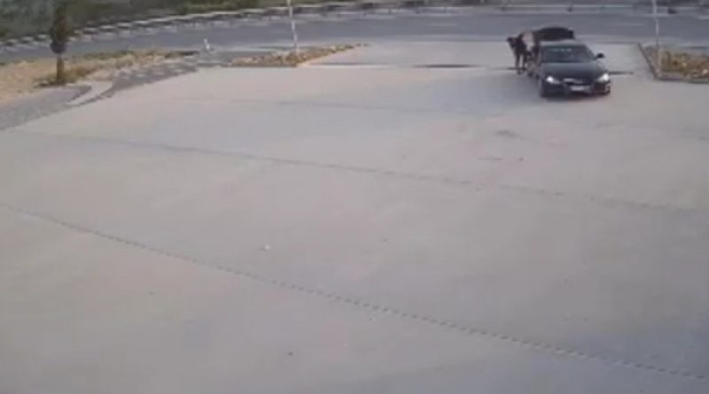 Lüks otomobille mazgalları çaldılar