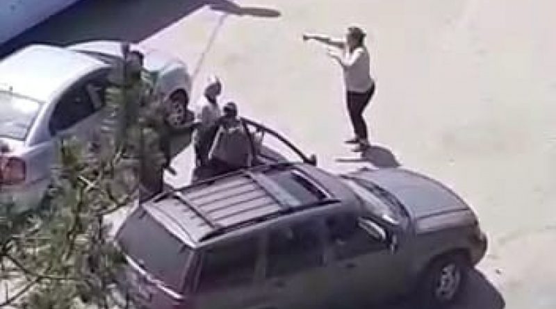 Maddi hasarlı kaza yapan kadın sürücü sinir krizleri geçirdi