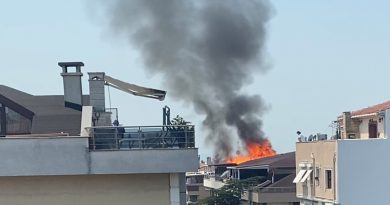 Maltepe’de 5 katlı binanın çatısı alev alev yandı