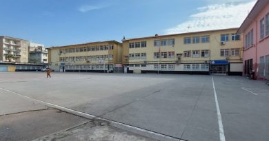 Manisa'da 38 öğrenci gıda zehirlenmesi şüphesiyle hastaneye kaldırıldı