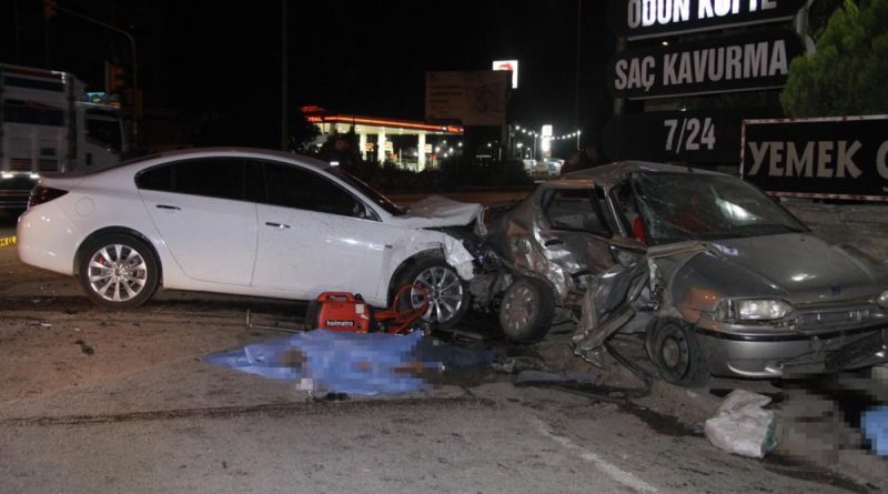 Manisa'da alkollü ve ehliyetsiz sürücünün karıştığı kazada 4 kişi öldü, 2 kişi ağır yaralandı