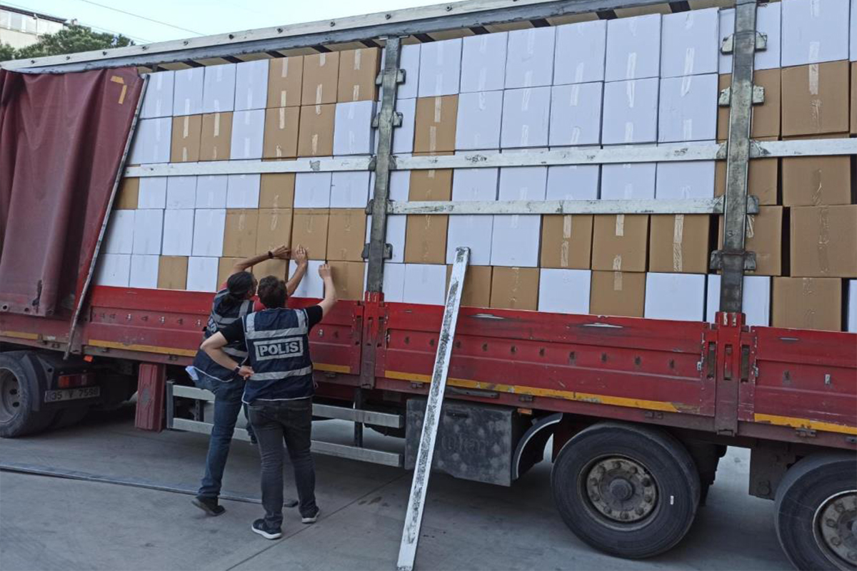 Manisa'da kaçak sigara operasyonu