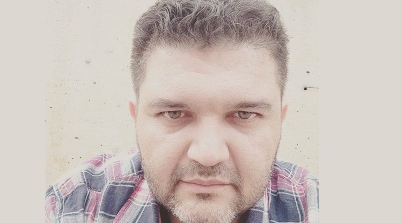 Manisa'da öğretim görevlisi evinde ölü bulundu