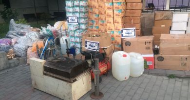 Merdiven altı ruhsatsız imalathanede binlerce şişe sahte parfüm ele geçirildi