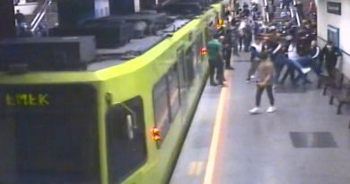 Metrodaki sigara kavgası güvenlik kamerasında